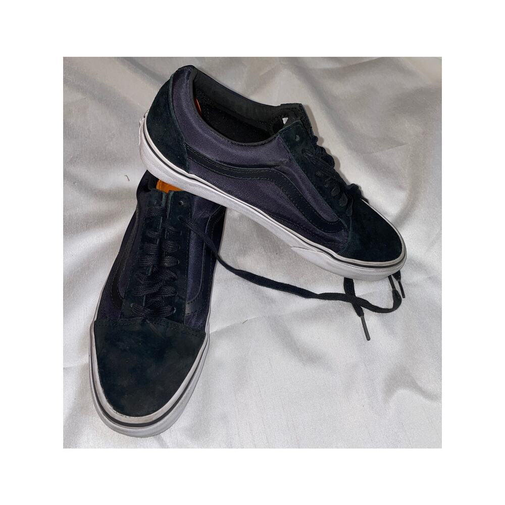 Vans Old Skool Black Suede‎ Low Top Sneakers - Size 7 Men's / 8.5 Women's